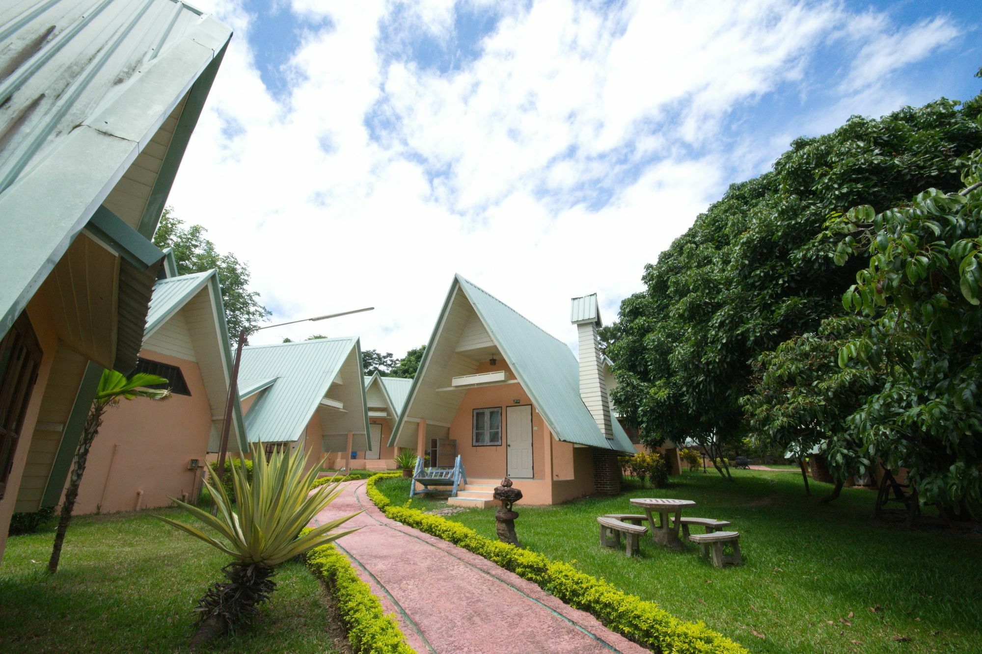 Touch Star Resort - Doi Inthanon Чом Тонг Екстериор снимка